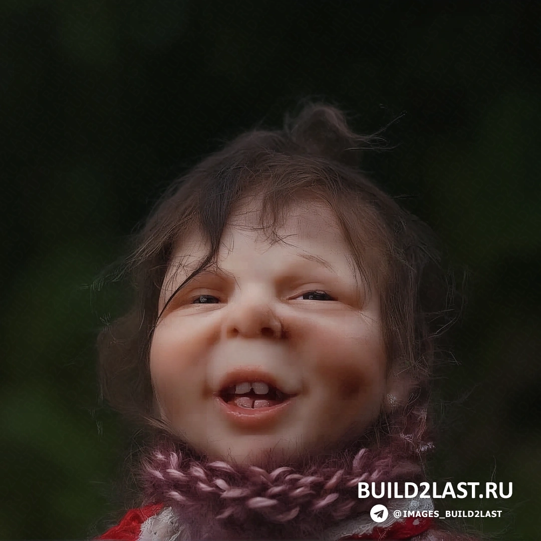 Кукла в платье с цветами и розовыми ботинками