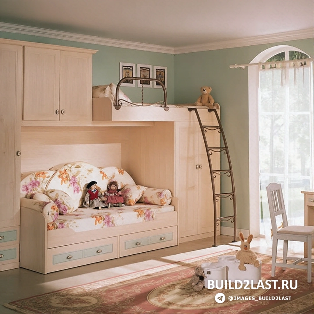 Маленькая письменная зона с уютным стулом и настольной лампой в комнате девочки